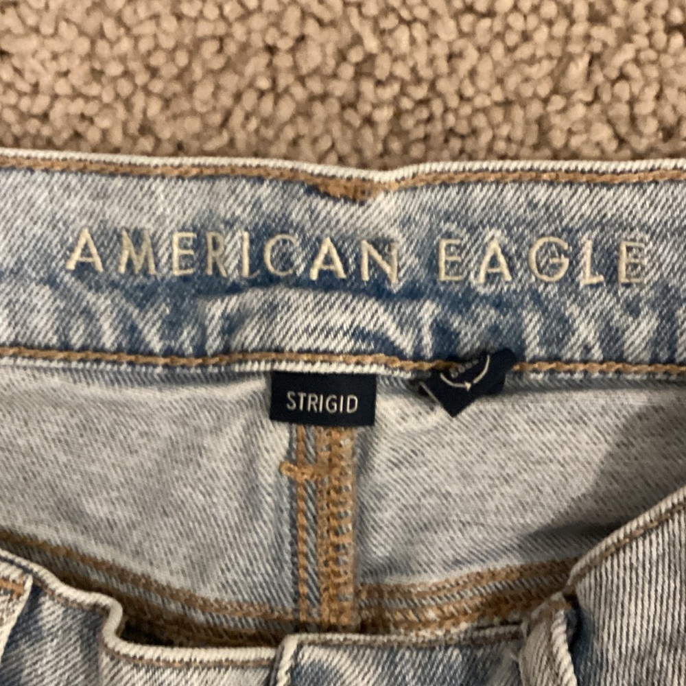 American Eagle Outfitters Light Wash Distressed Straight Jeans - Picture 2 of 4